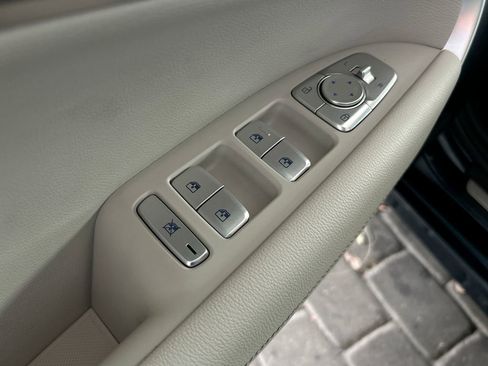 Used 2024 Genesis G70 2.5T image 12