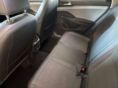 Certified 2022 Volkswagen Taos SE image 14