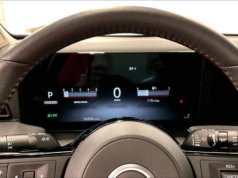 Used 2025 Nissan Kicks SR w/ SR Premium Package FWD image 29