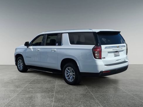 Used 2022 Chevrolet Suburban LT w/ Luxury Package image 3