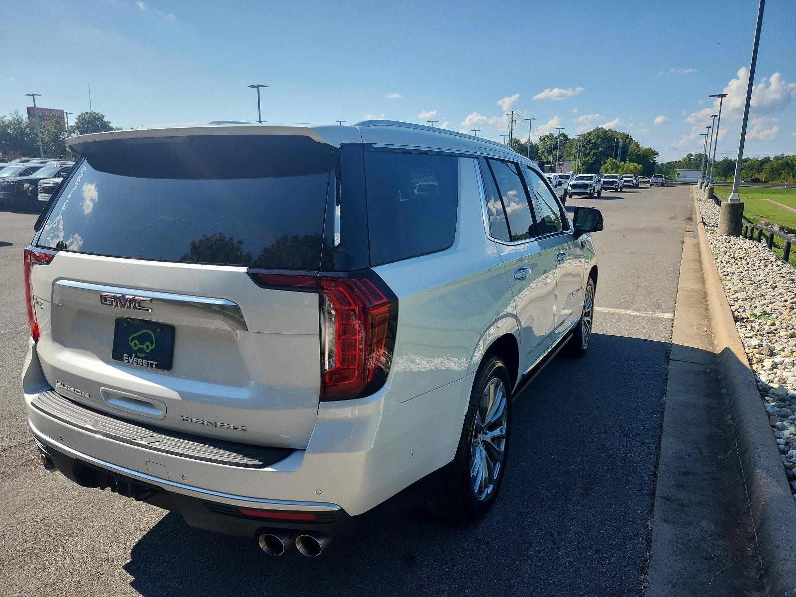 Certified 2024 GMC Yukon Denali w/ Denali Reserve Package AWD/4WD image 3