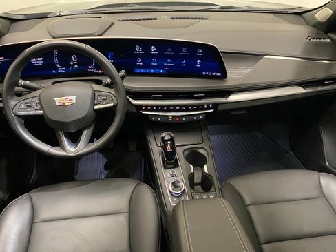 Used 2025 Cadillac XT4 Premium Luxury w/ Technology Package AWD/4WD image 23