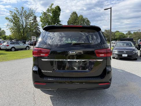 Used 2019 Kia Sedona L FWD image 4