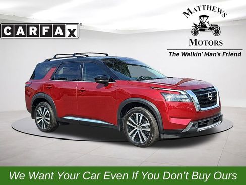 Used 2025 Nissan Pathfinder Platinum image 1