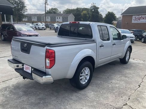 Used 2018 Nissan Frontier SV RWD image 3