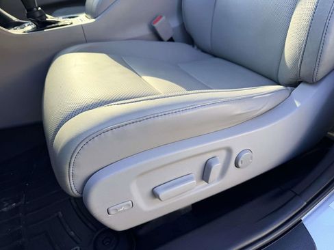 Certified 2019 Toyota Highlander Limited image 18