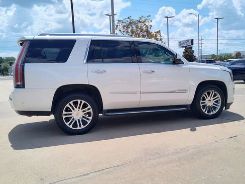 Used 2020 Cadillac Escalade 2WD image 13