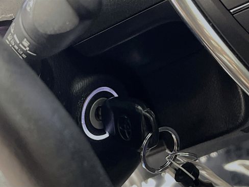 Used 2015 Toyota Camry SE FWD image 23