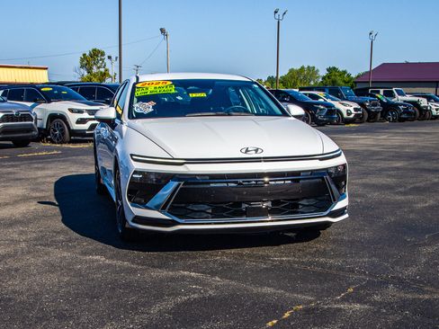 Used 2025 Hyundai Sonata SEL FWD image 10