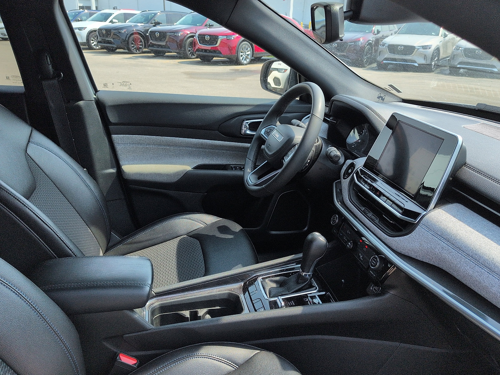 Used 2025 Jeep Compass Latitude AWD/4WD image 7
