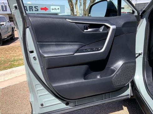 Used 2021 Toyota RAV4 XLE w/ Convenience Package image 21