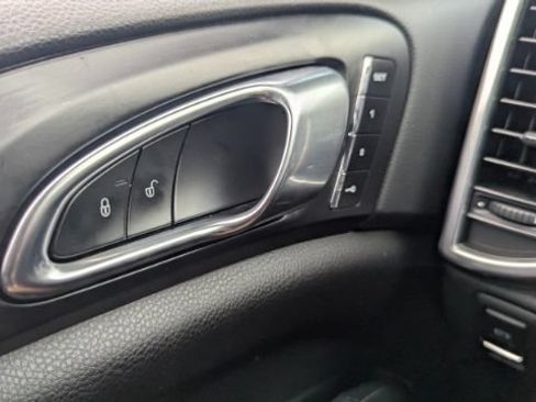 Used 2018 Porsche Cayenne AWD/4WD image 31