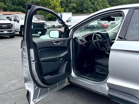 Used 2021 Ford Edge SE image 14