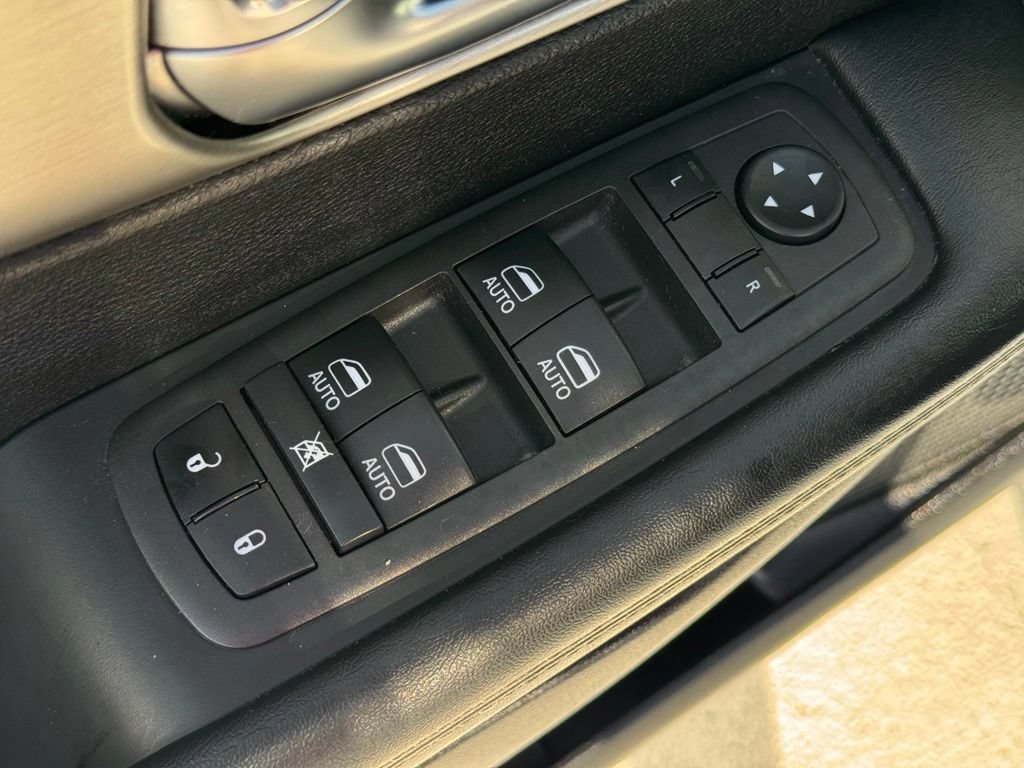 Used 2022 Chrysler Pacifica Limited w/ S Appearance Package FWD image 34