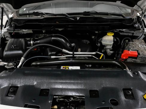 Used 2017 RAM 1500 Express RWD image 36