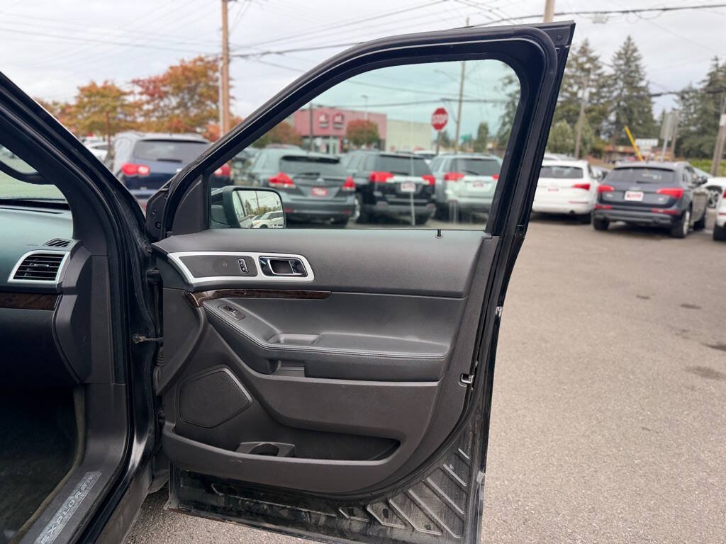 Used 2014 Ford Explorer Limited w/ Equipment Group 301A AWD/4WD image 22
