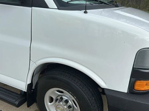 Used 2018 Chevrolet Express 3500 LT w/ LT Preferred Equipment Group image 3