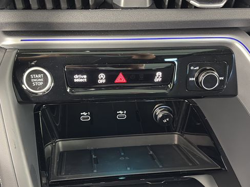 Used 2025 Audi Q5 Premium w/ Convenience Package image 23