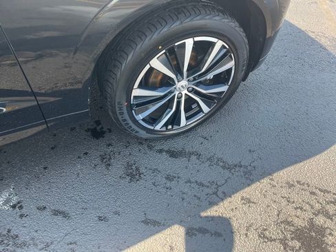 Used 2023 Volvo XC60 B5 Plus image 33