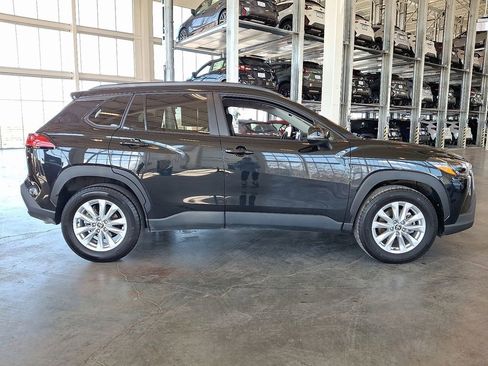 Used 2024 Toyota Corolla Cross LE AWD/4WD image 10