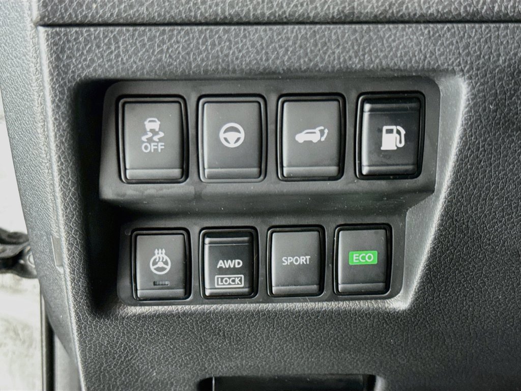 Used 2020 Nissan Rogue SL w/ Premium Package AWD/4WD image 11