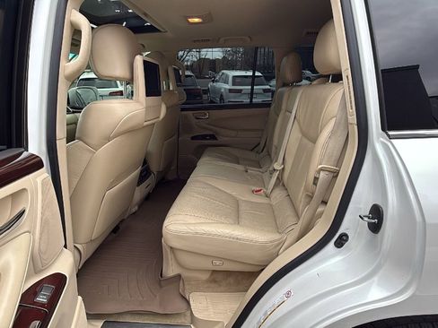 Used 2013 Lexus LX 570 4WD w/ Luxury Pkg image 12