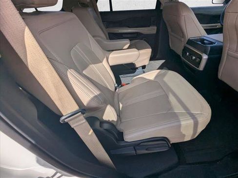 Used 2024 Ford Expedition Limited AWD/4WD image 18