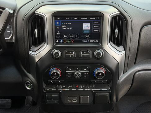 Used 2021 Chevrolet Silverado 1500 LT w/ Z71 Off-Road Package AWD/4WD image 20