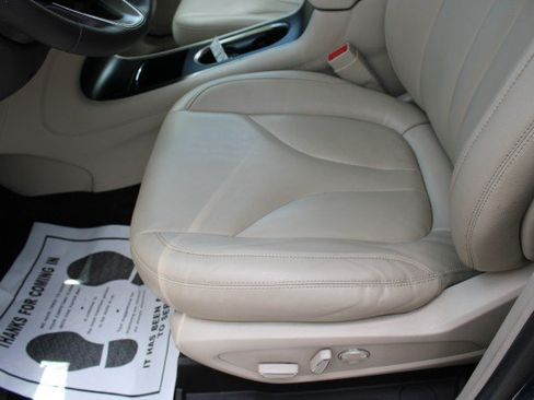 Used 2018 Lincoln MKC Premiere FWD image 19