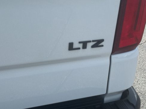 Used 2022 Chevrolet Silverado 1500 LTZ AWD/4WD image 9