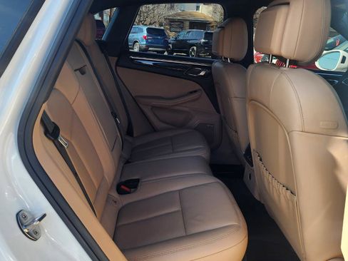 Used 2025 Porsche Macan image 13