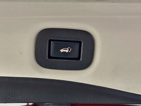 Used 2018 Nissan Rogue SV FWD image 29