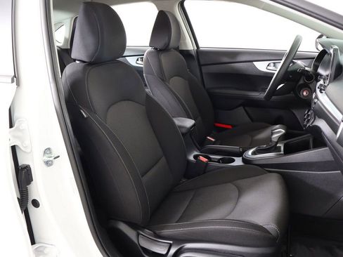 Used 2024 Kia Forte LXS w/ LXS Technology Package FWD image 30