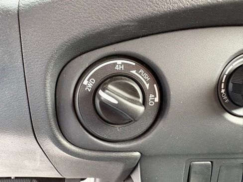 Used 2023 Nissan Frontier SV w/ Tow Package image 23