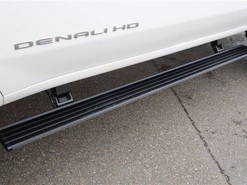 Used 2024 GMC Sierra 3500 Denali Ultimate AWD/4WD image 13