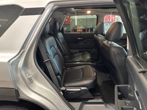 Certified 2024 Nissan Pathfinder SL w/ SL Premium Package AWD/4WD image 17