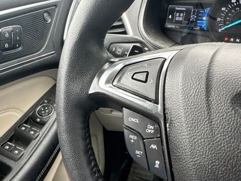 Used 2022 Ford Edge Titanium w/ Class II Trailer Tow Package AWD/4WD image 8