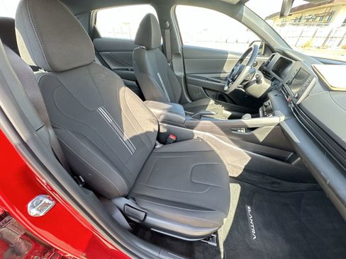 Used 2025 Hyundai Elantra Sport image 26