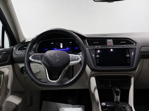 Used 2022 Volkswagen Tiguan SE image 15