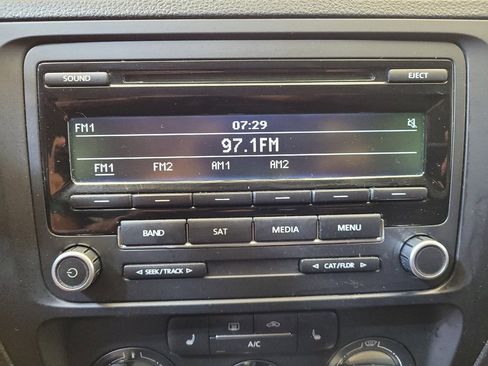 Used 2013 Volkswagen Jetta SE FWD image 25
