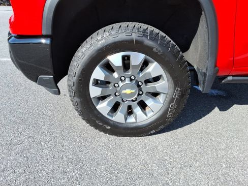 Used 2024 Chevrolet Silverado 2500 Custom w/ Custom Value Package AWD/4WD image 10