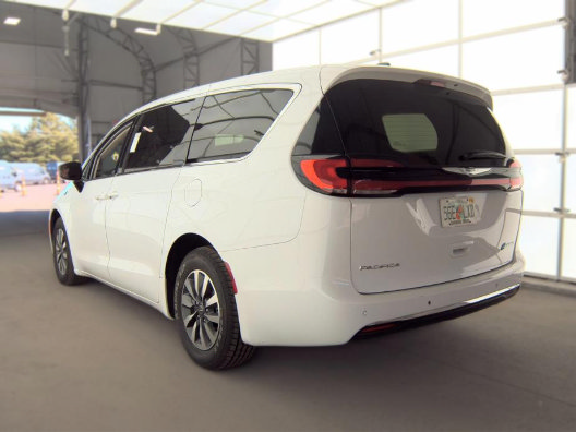Used 2024 Chrysler Pacifica Limited FWD image 7