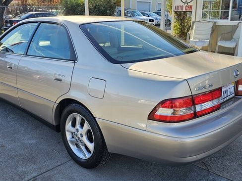 Used 2001 Lexus ES 330 image 4
