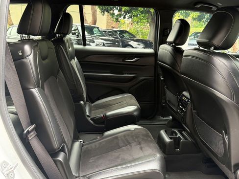 Used 2023 Jeep Grand Cherokee L Laredo RWD image 28
