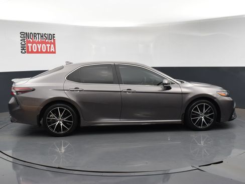 Used 2024 Toyota Camry SE image 5