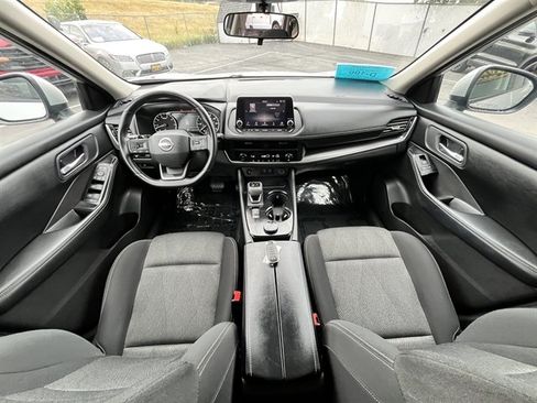 Used 2025 Nissan Rogue SV AWD/4WD image 11