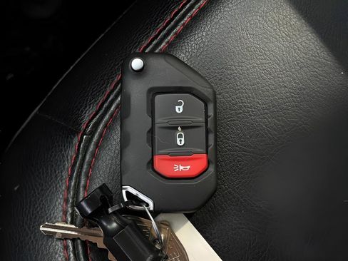 Used 2022 Jeep Wrangler Rubicon AWD/4WD image 28