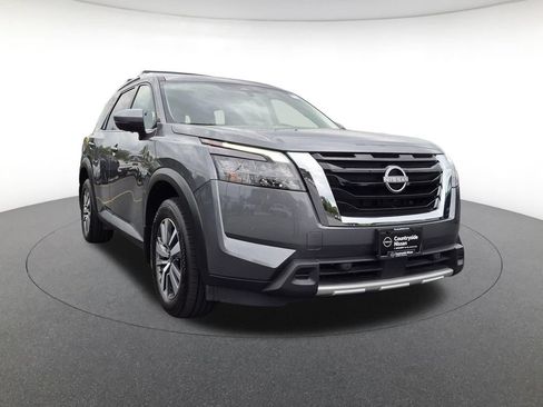 Used 2025 Nissan Pathfinder SL AWD/4WD image 3