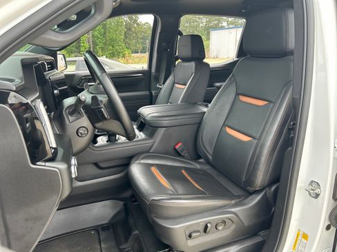 Used 2025 GMC Sierra 1500 AT4 w/ AT4 Premium Package AWD/4WD image 18