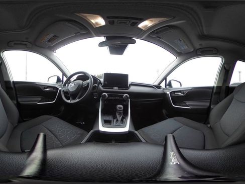 Used 2025 Toyota RAV4 XLE image 43